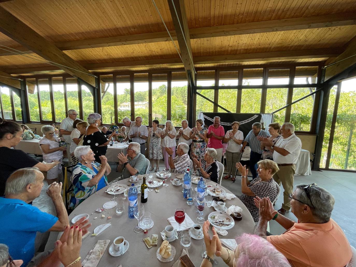 Animado día festivo para los mayores de Linares de Riofrío