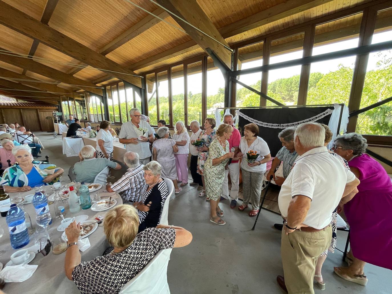 Animado día festivo para los mayores de Linares de Riofrío