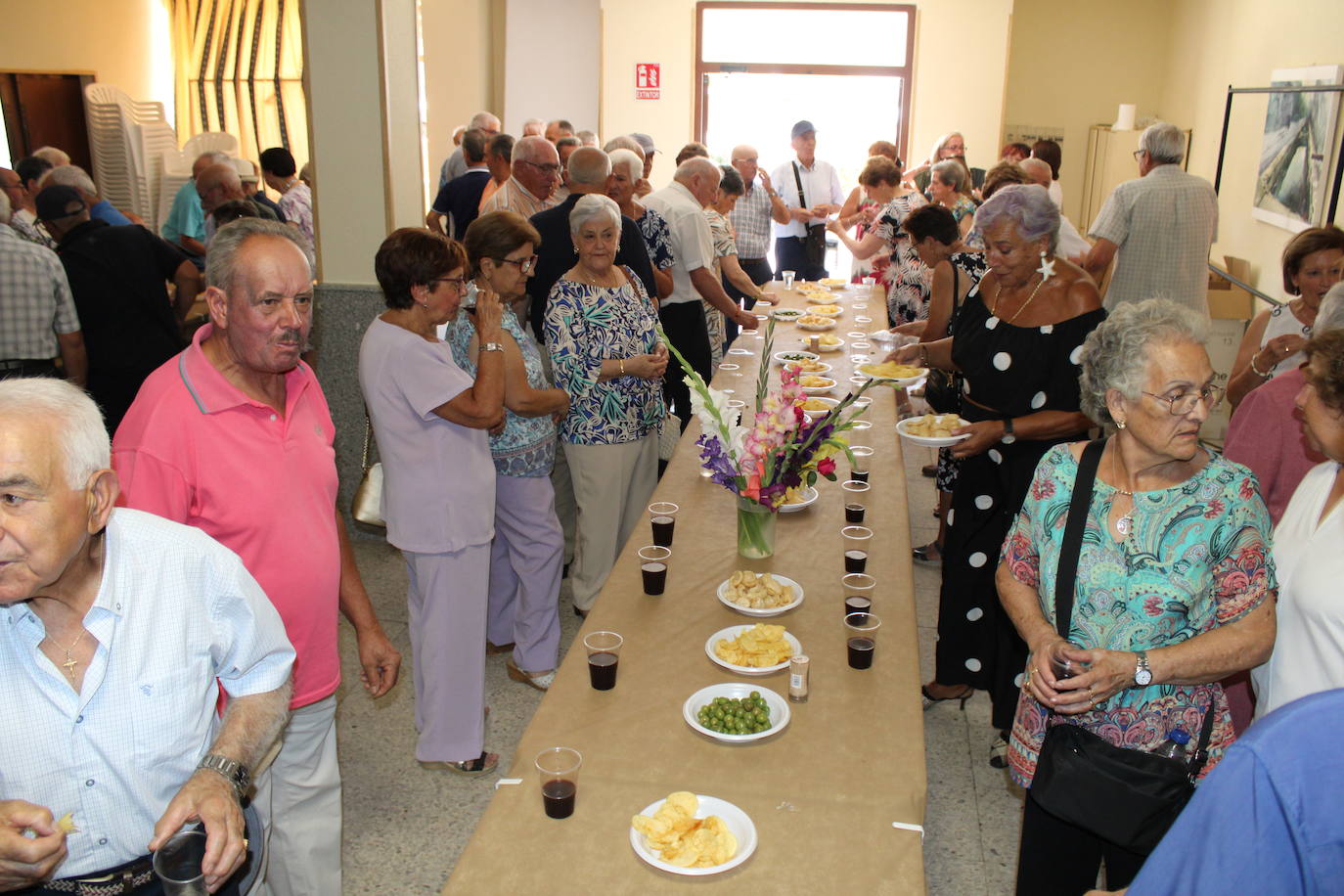 Animado día festivo para los mayores de Linares de Riofrío