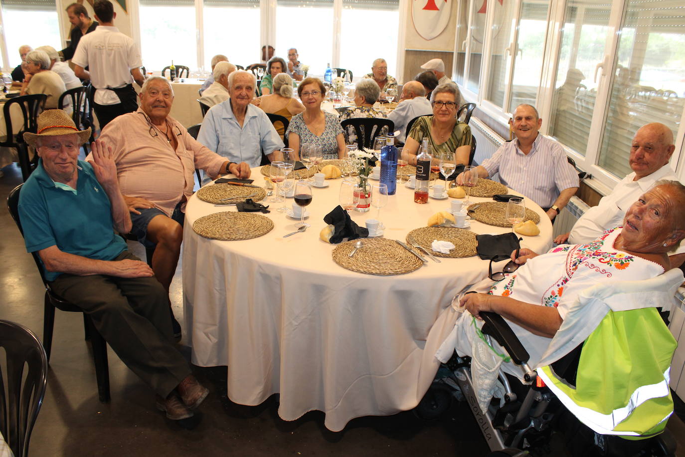 Los mayores de Puente del Congosto disfrutan de un animado día de fiesta