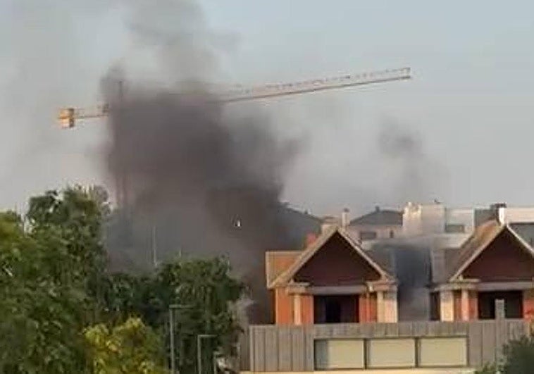 Alarma en Carbajosa de la Sagrada por un incendio en una casa abandonada