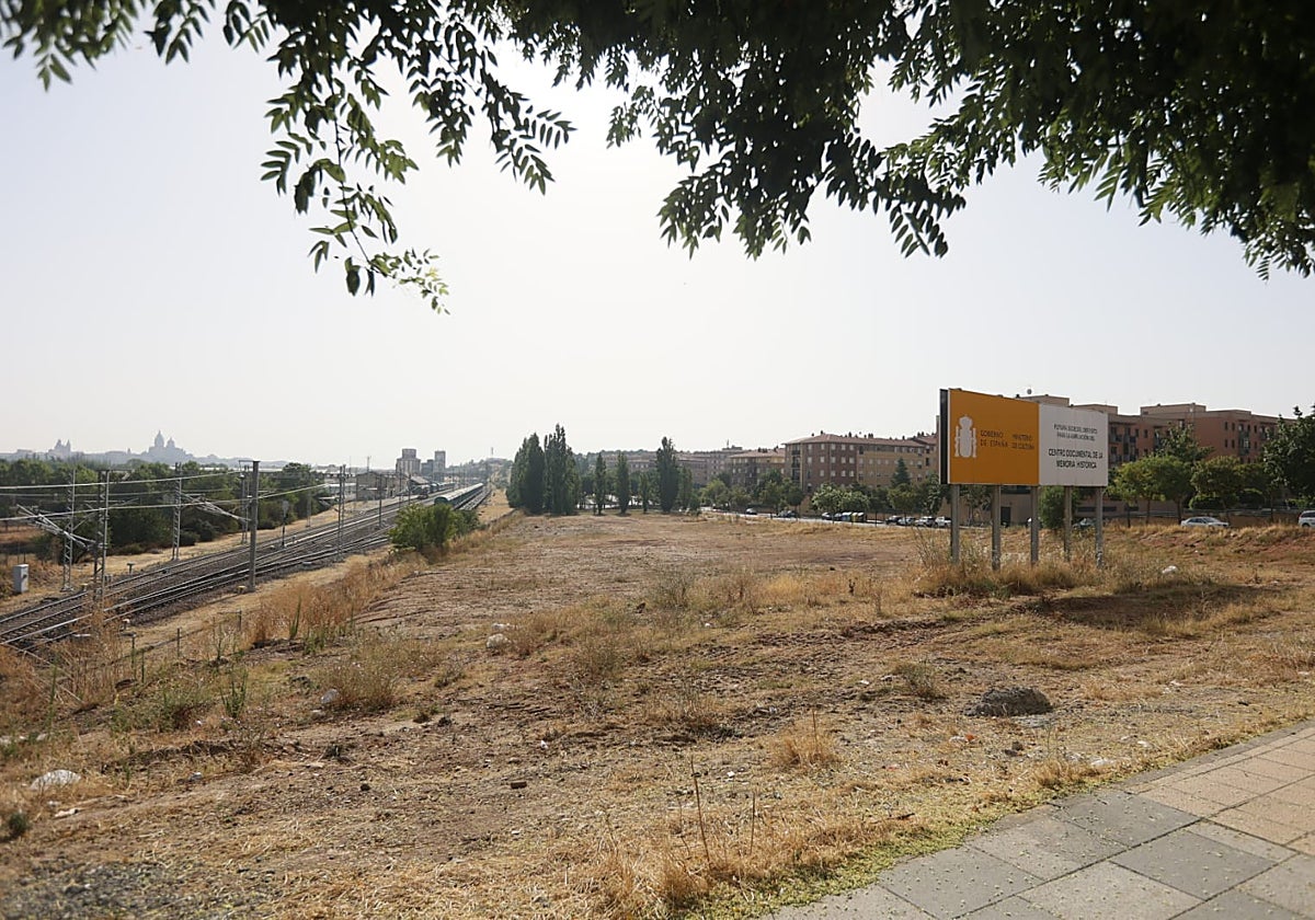 Solar en Tejares cedido por el Ayuntamiento al Ministerio de Cultura para la construcción del almacén del Centro de la Memoria.