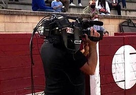 Cámara de televisión en una plaza de toros.