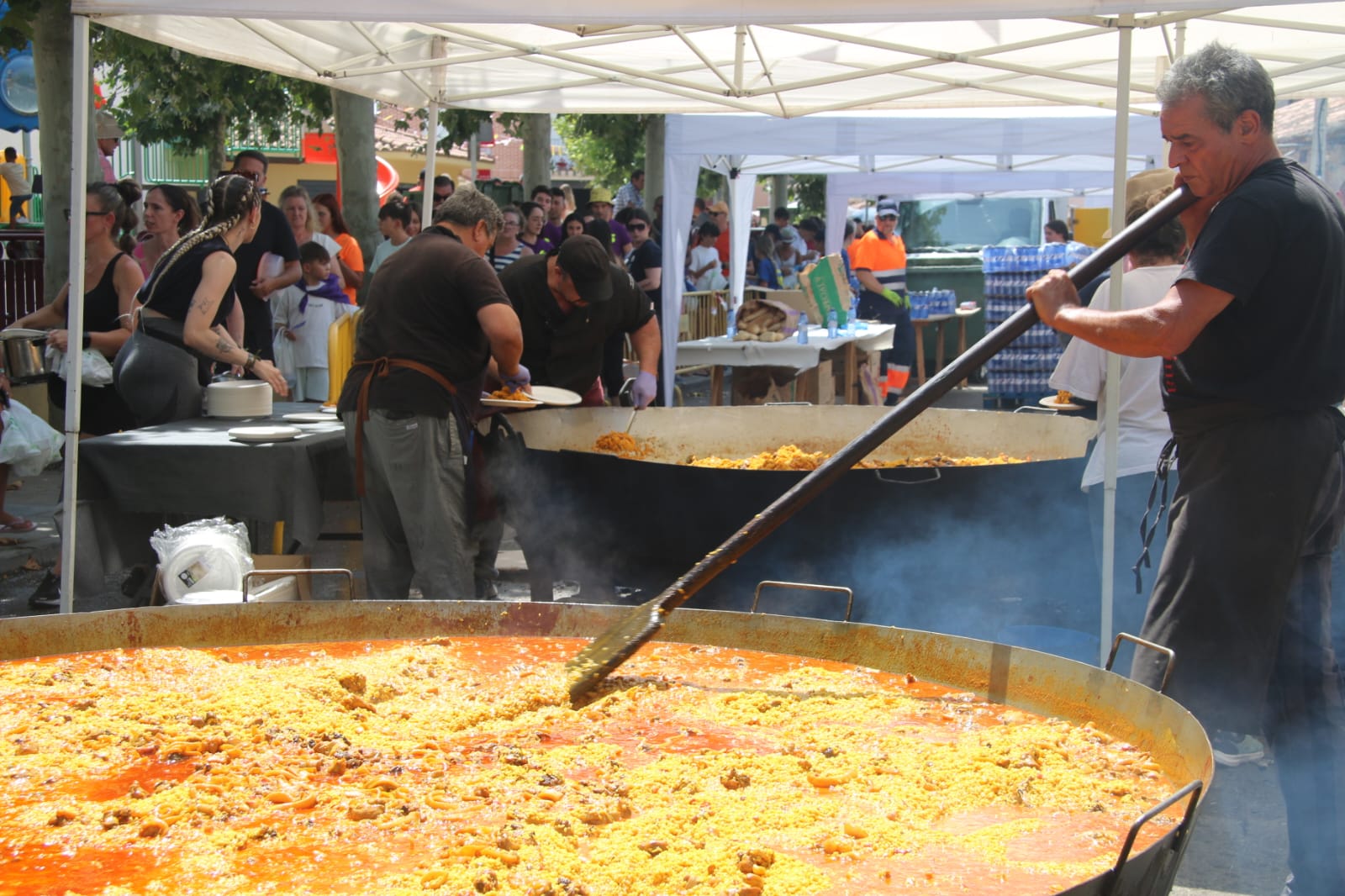 Castellanos de Moriscos, unido en torno a la paella