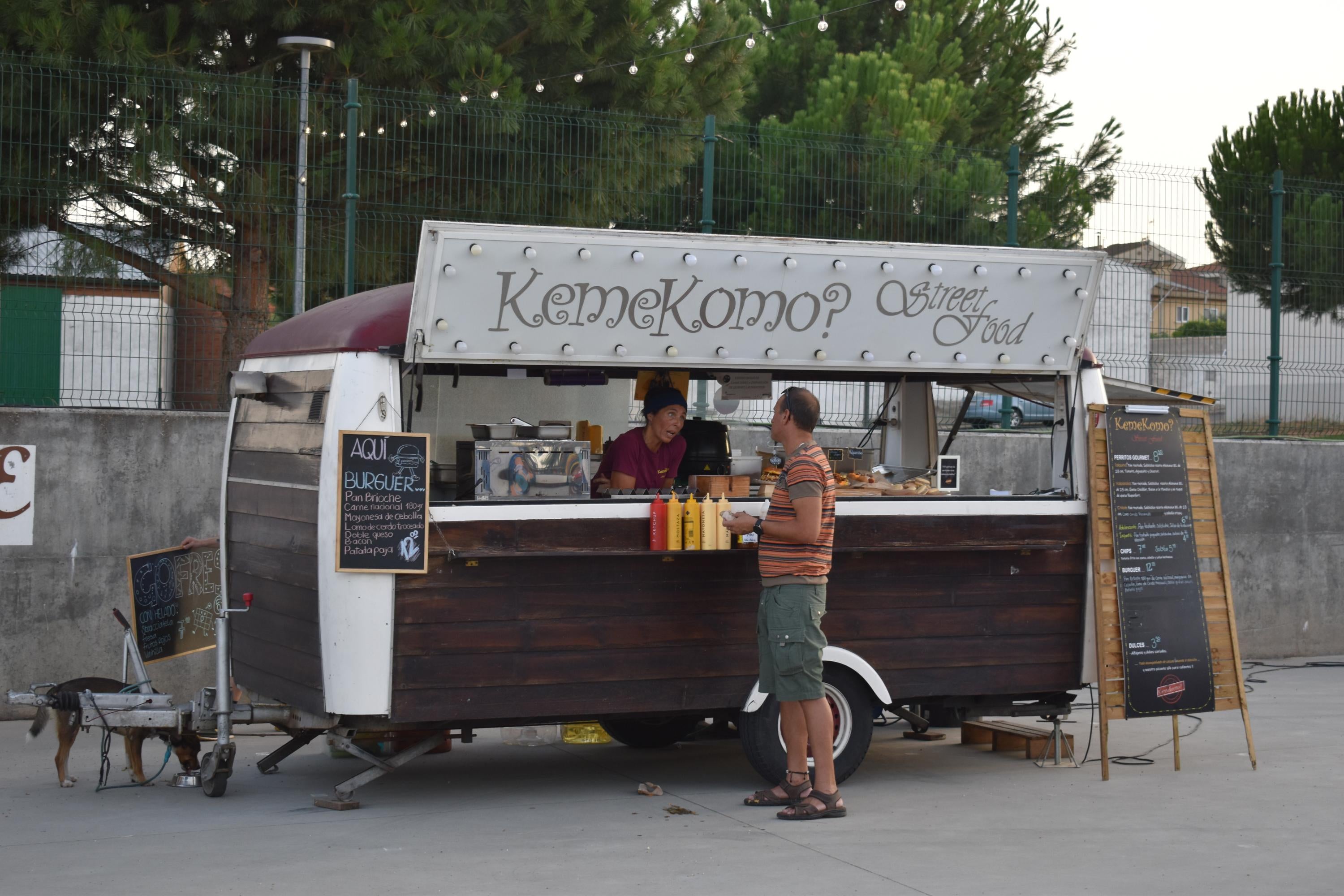Aldeatejada disfruta de la I Feria de Food Trucks