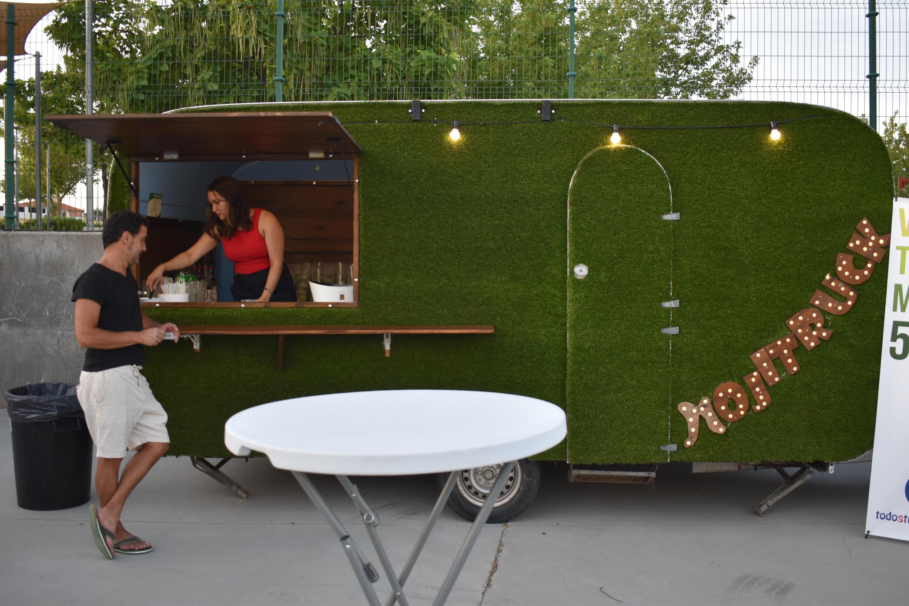 Aldeatejada disfruta de la I Feria de Food Trucks