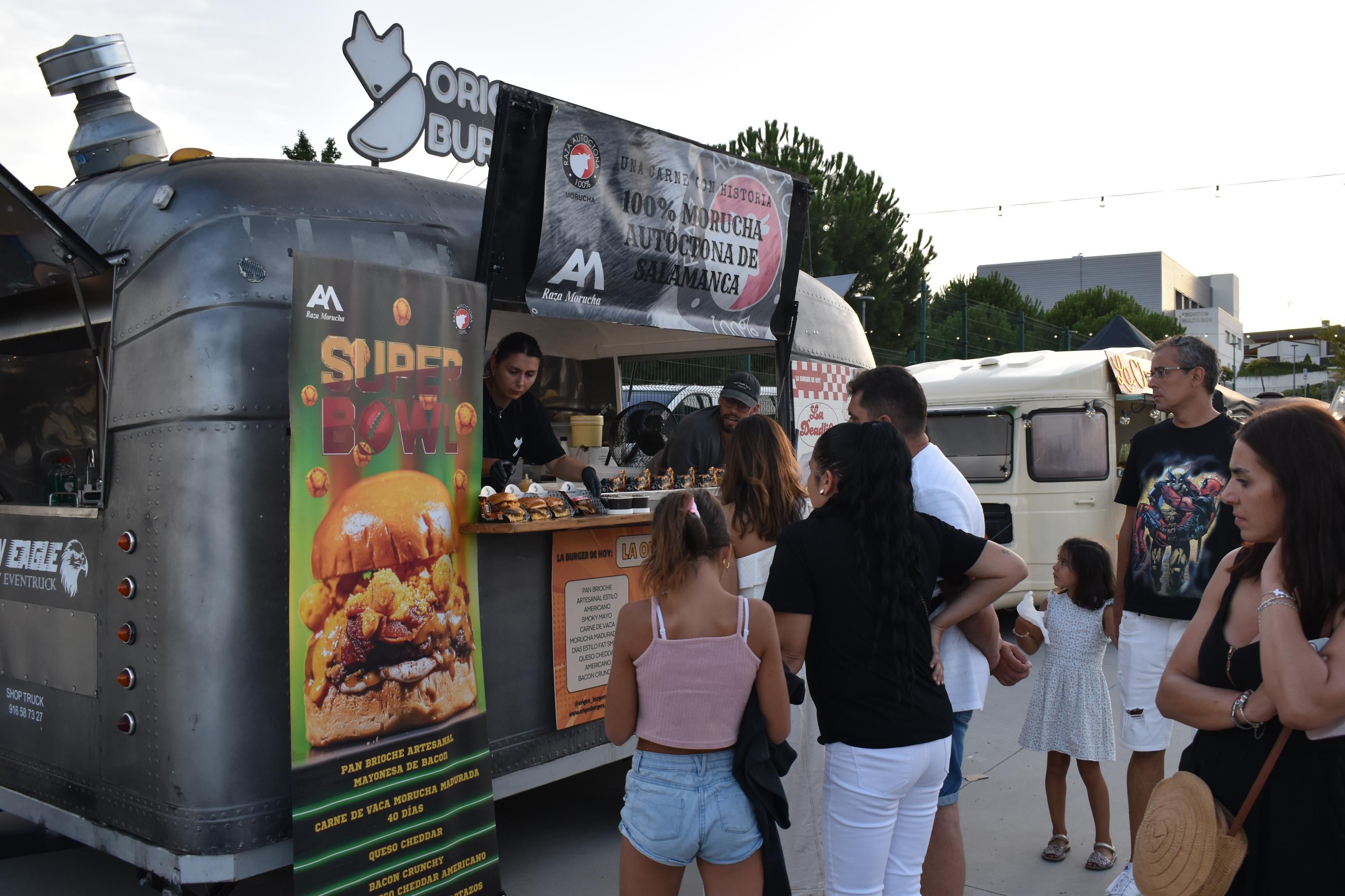 Aldeatejada disfruta de la I Feria de Food Trucks
