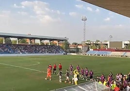 El Reina Sofía 'arde' en el derbi con varios cánticos antes del pitido inicial