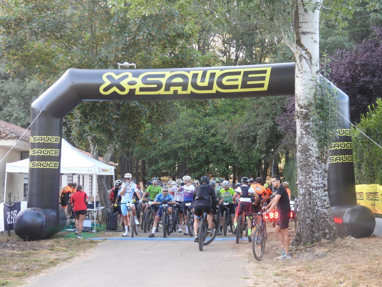 Gabriel Mateos y Ainhoa Sánchez se llevan la Navasfrías Bike Xtrem