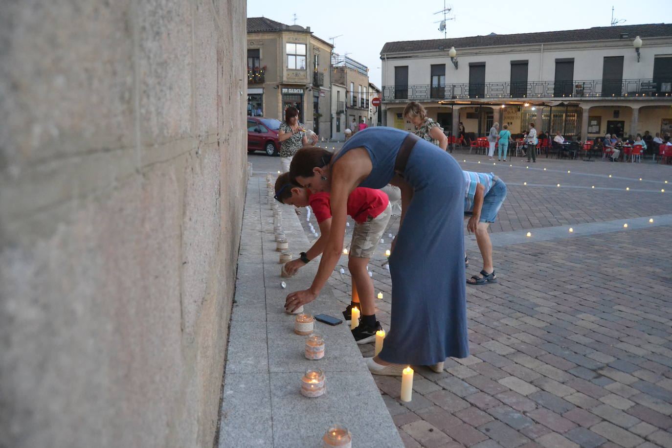 La &#039;Candelá&#039; ilumina La Fuente de San Esteban