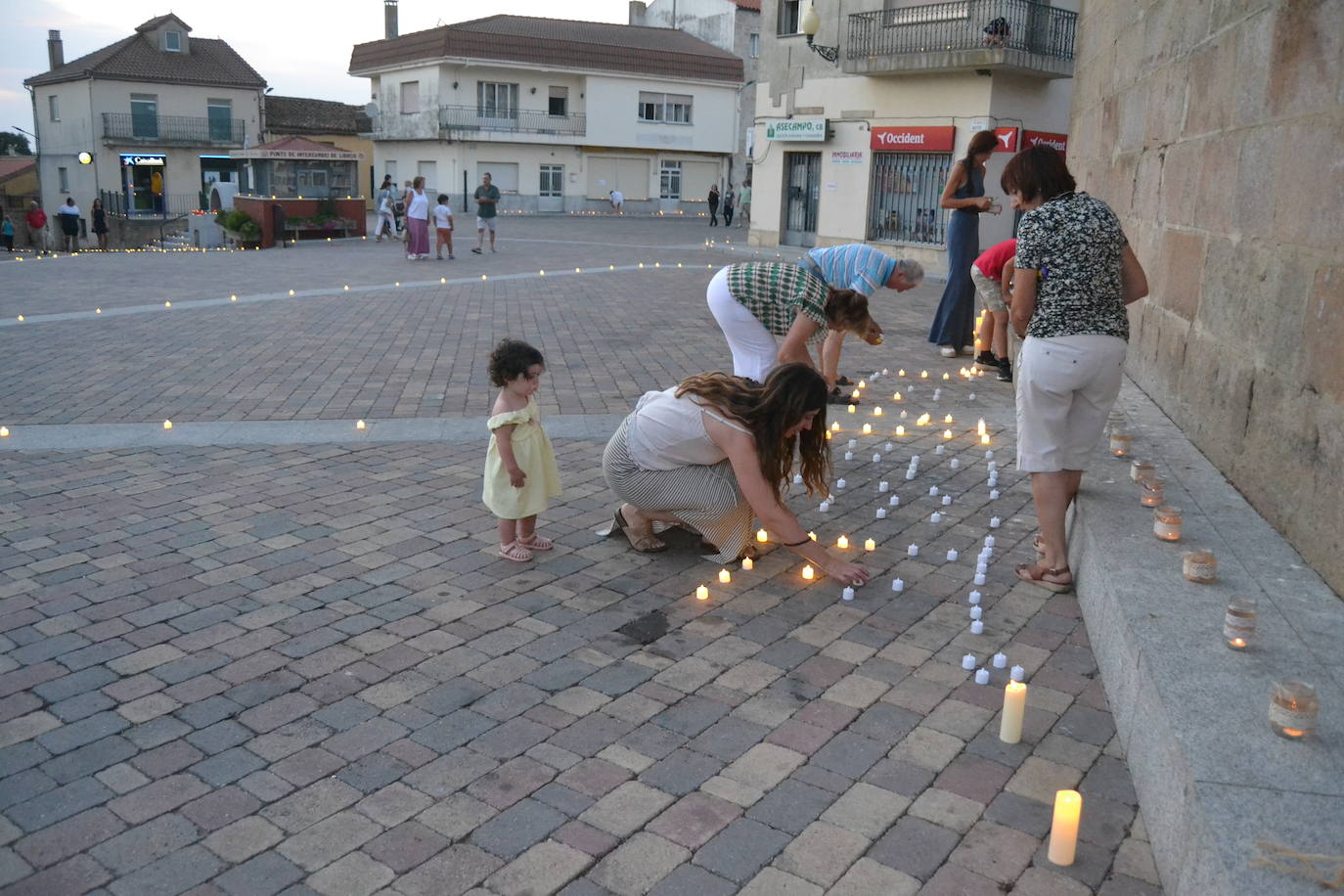 La &#039;Candelá&#039; ilumina La Fuente de San Esteban