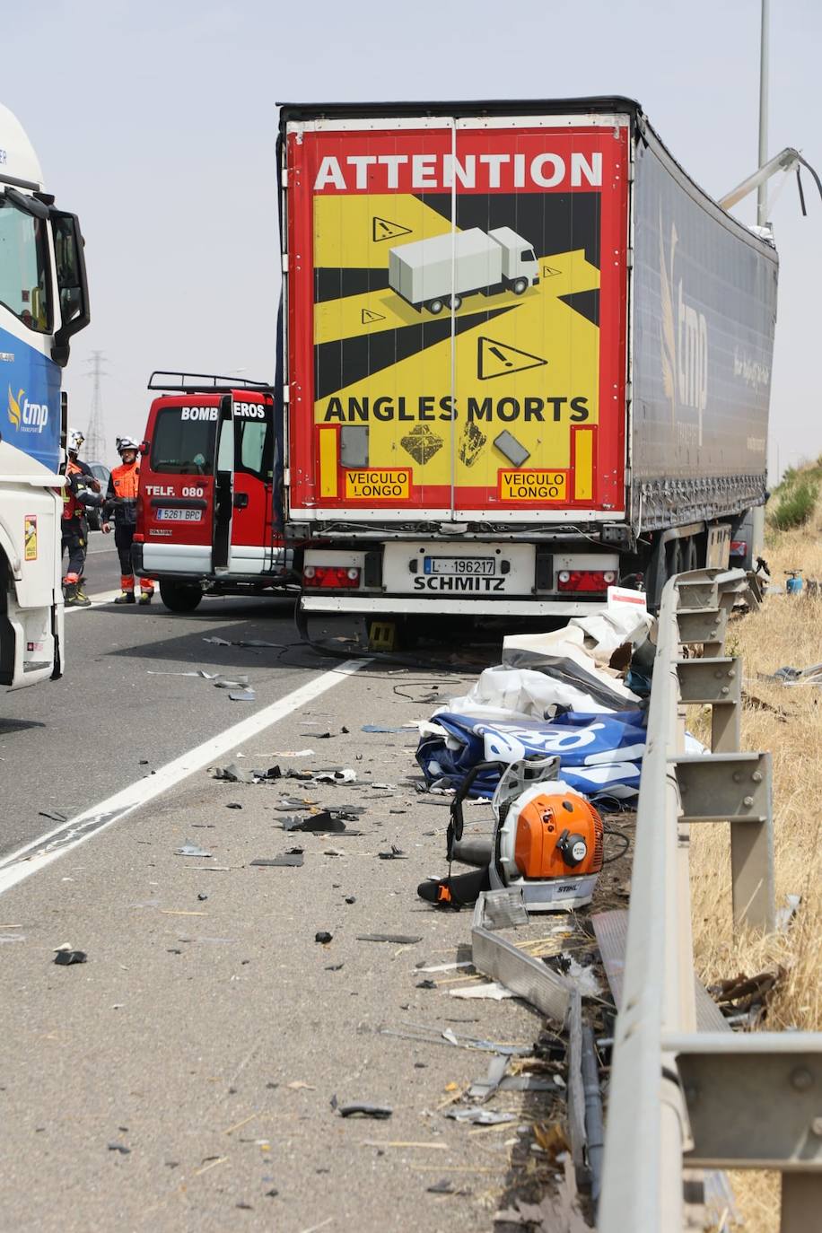 Así han quedado los camiones implicados en el accidente en la A-62