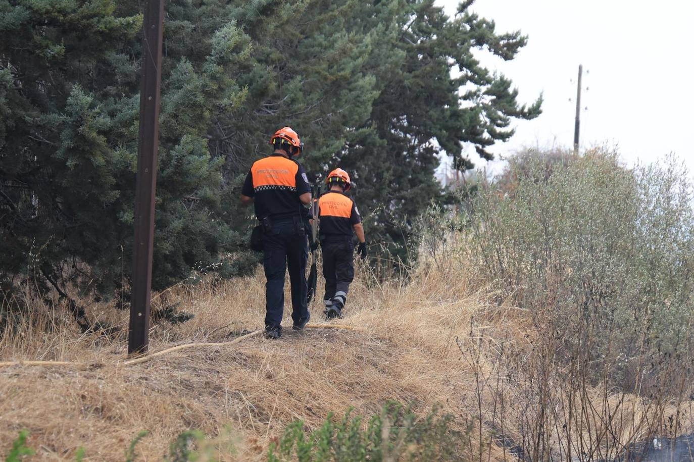 Así ha sido el espectacular despliegue por el aparatoso incendio declarado en el polígono de Los Montalvos