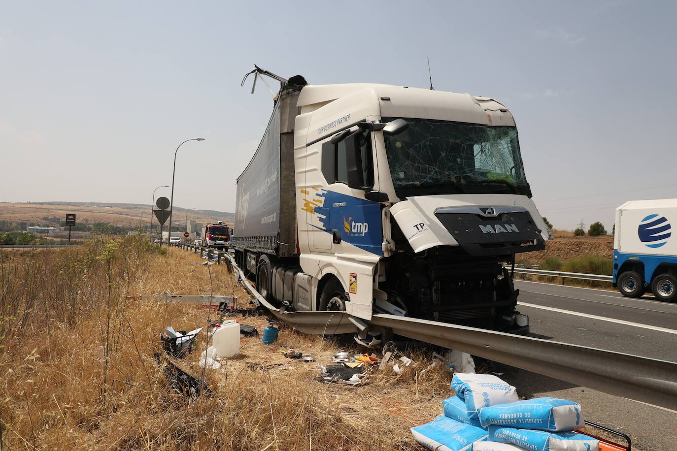 Así han quedado los camiones implicados en el accidente en la A-62
