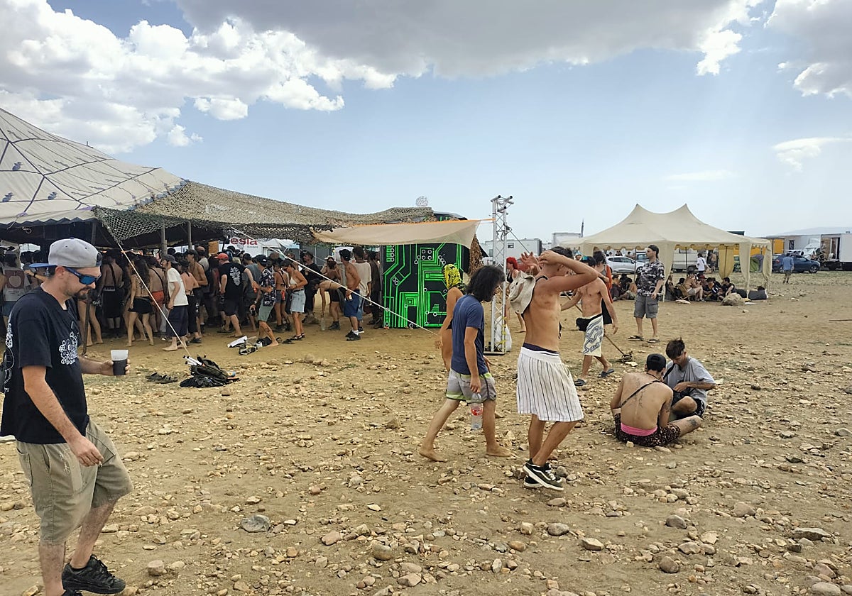 Imagen de la fiesta rave que se celebra en estos días en Salvatierra.