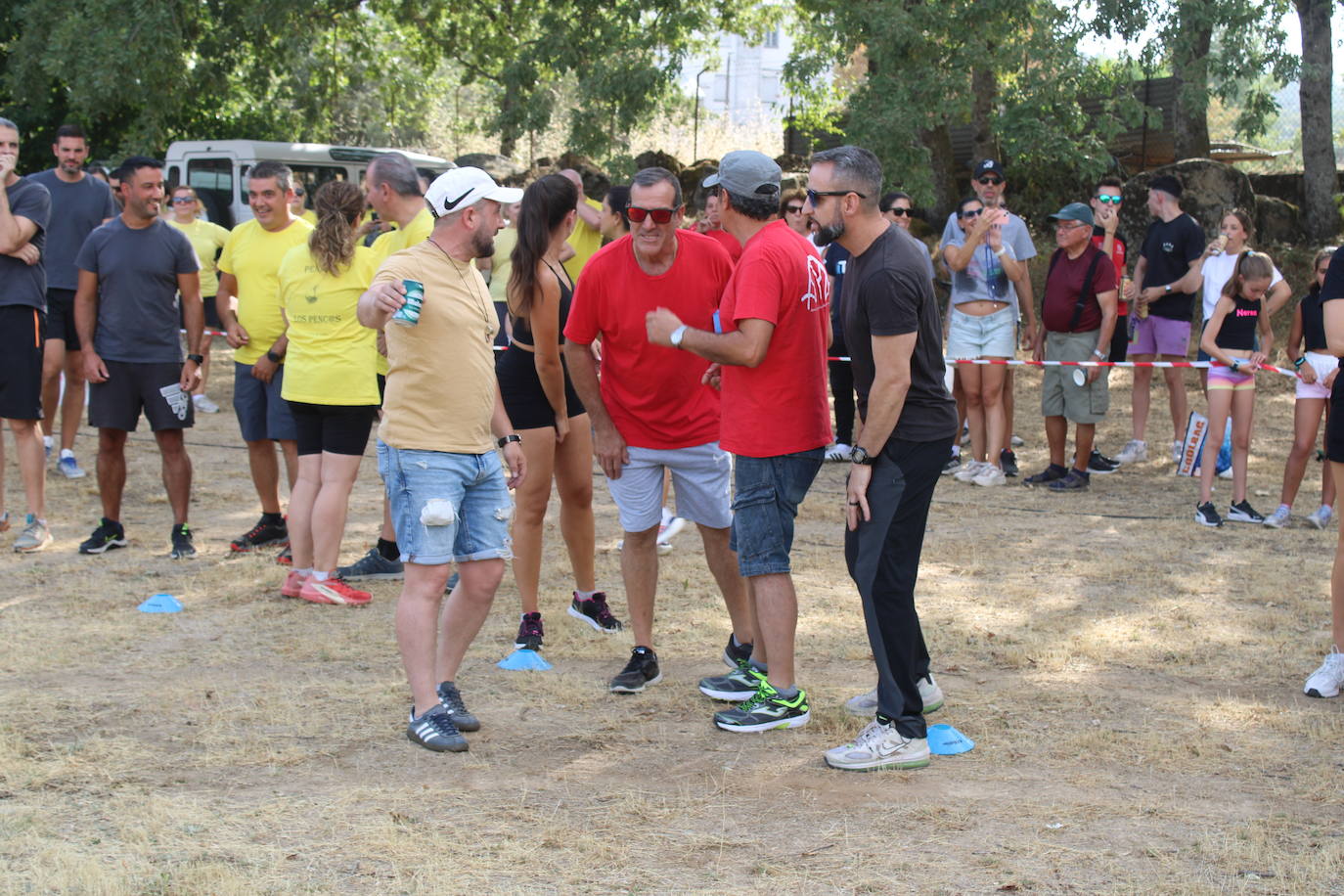 Las peñas animan el inicio de la semana festiva de Linares de Riofrío