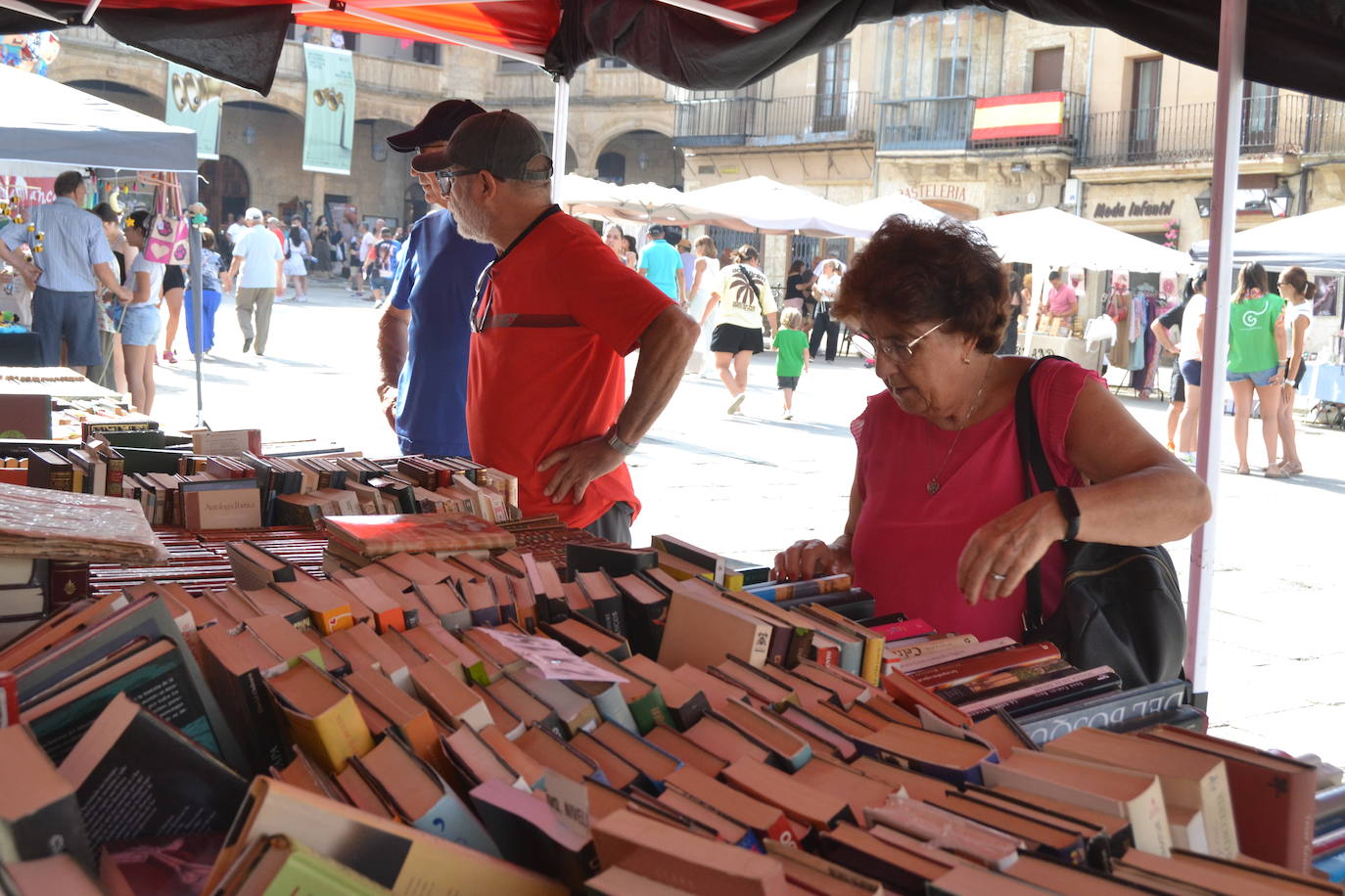 El comercio local abarrota las calles de Miróbriga