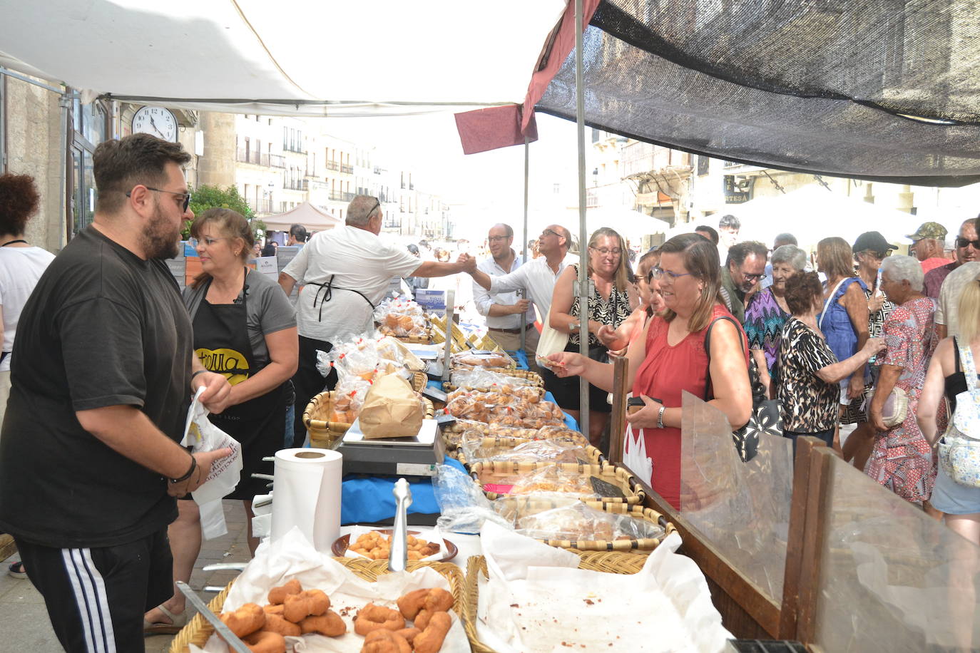 El comercio local abarrota las calles de Miróbriga
