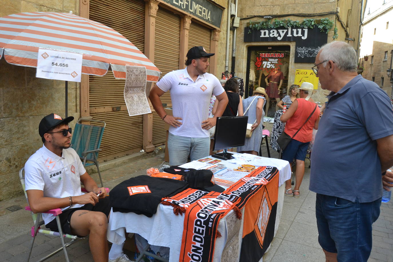 El comercio local abarrota las calles de Miróbriga