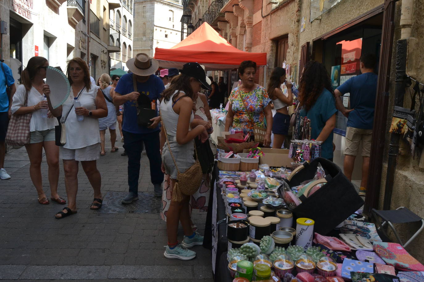 El comercio local abarrota las calles de Miróbriga
