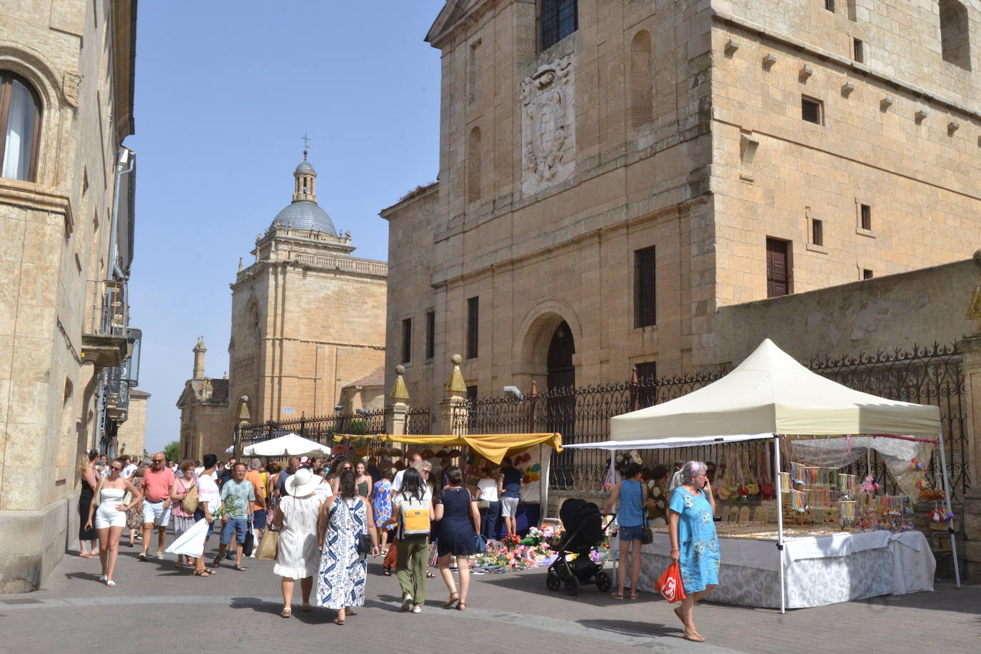 El comercio local abarrota las calles de Miróbriga