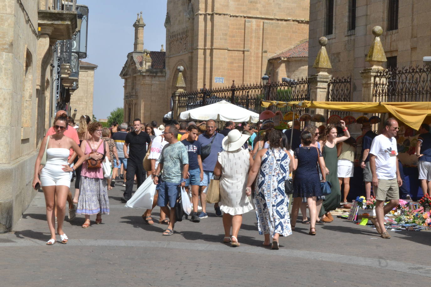 El comercio local abarrota las calles de Miróbriga