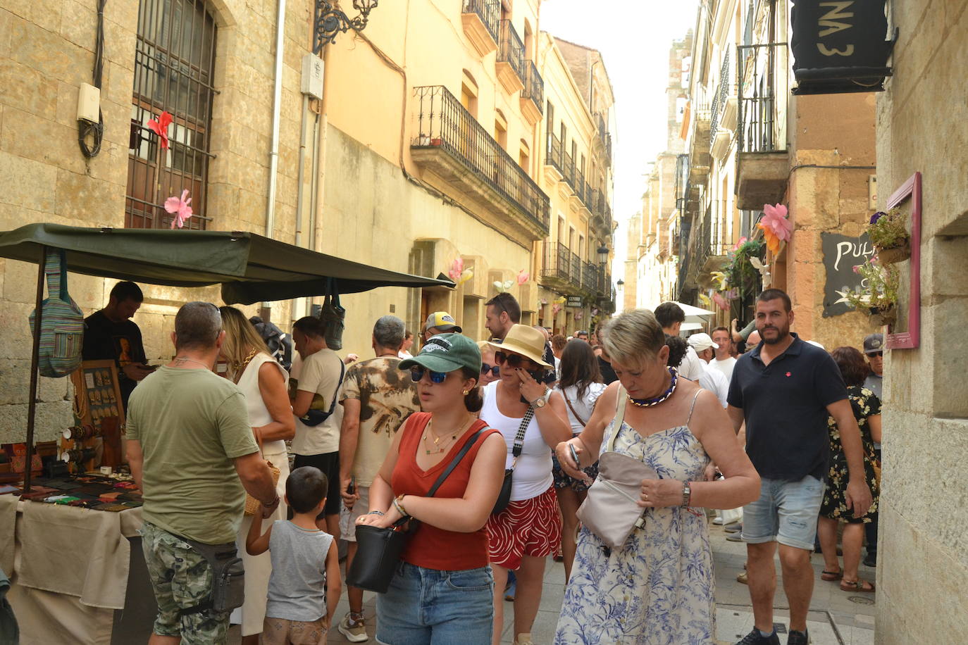 El comercio local abarrota las calles de Miróbriga