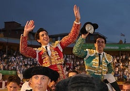 Marco Pérez y Talavante, a hombros en Huesca.