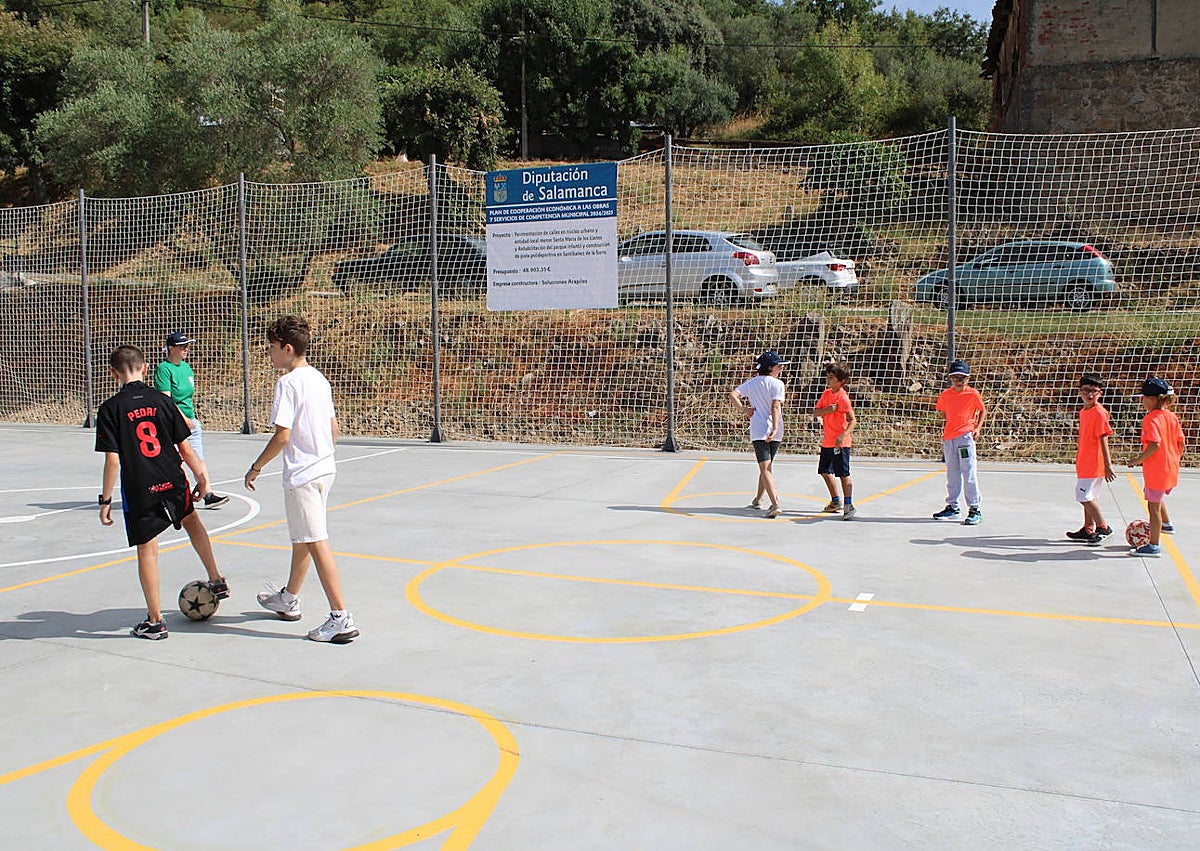 Imagen secundaria 1 - Imágenes de las instalaciones inauguradas este miércoles. El acto acabó con una invitación a dulces y refrescos.