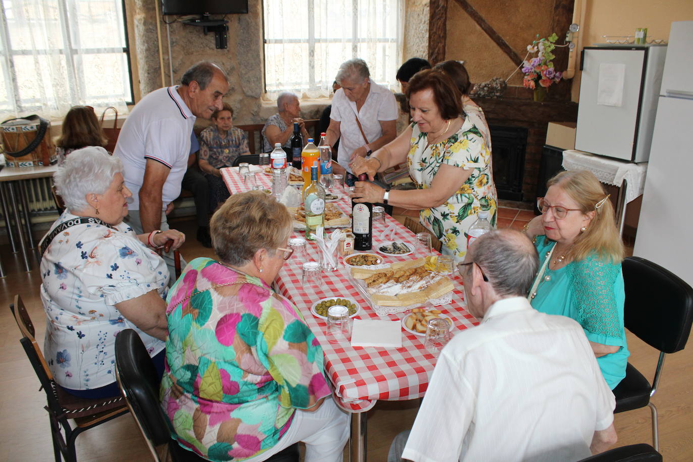 Los mayores de Santibáñez de la Sierra celebran su fiesta