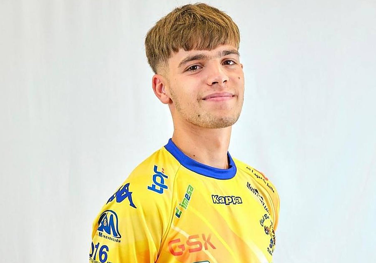 Adrián López, nuevo fichaje del BM Salamanca, con la elástica de su anterior equipo (CB Villa de Aranda).