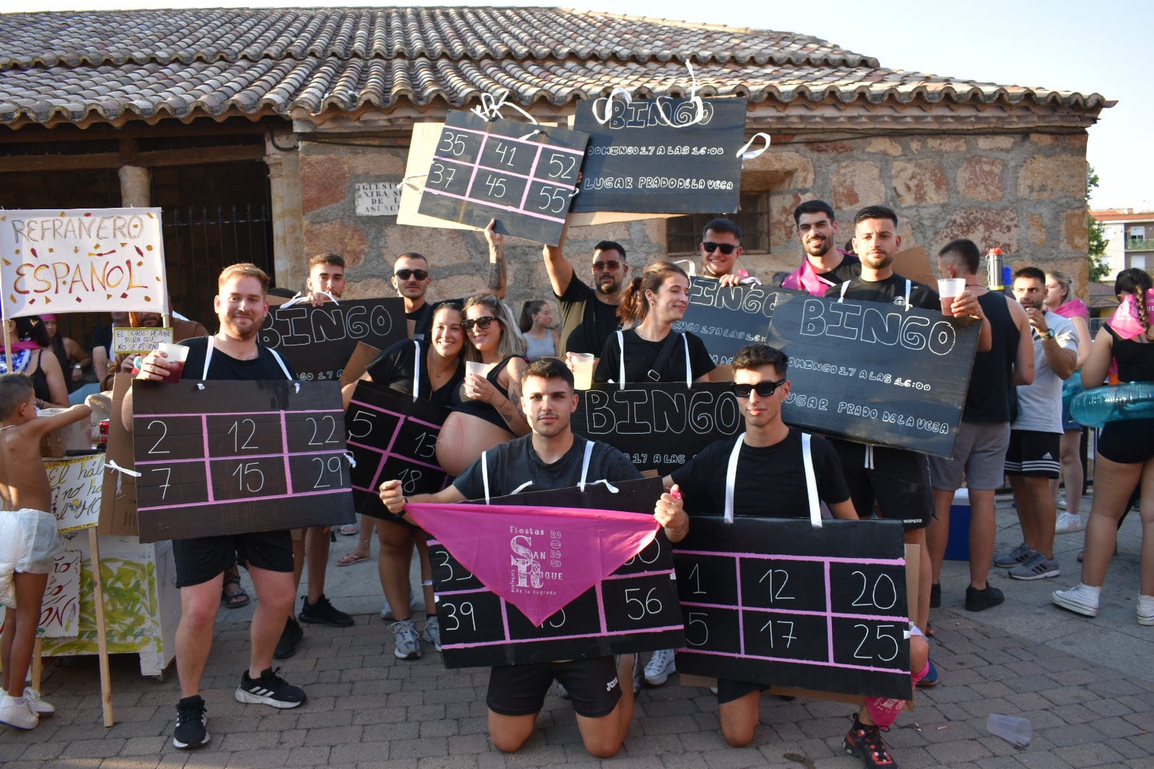 Color, peñas y rebujito: así ha comenzado la gran fiesta de San Roque en Carbajosa de la Sagrada