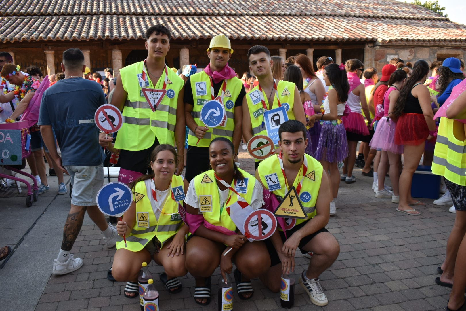 Color, peñas y rebujito: así ha comenzado la gran fiesta de San Roque en Carbajosa de la Sagrada