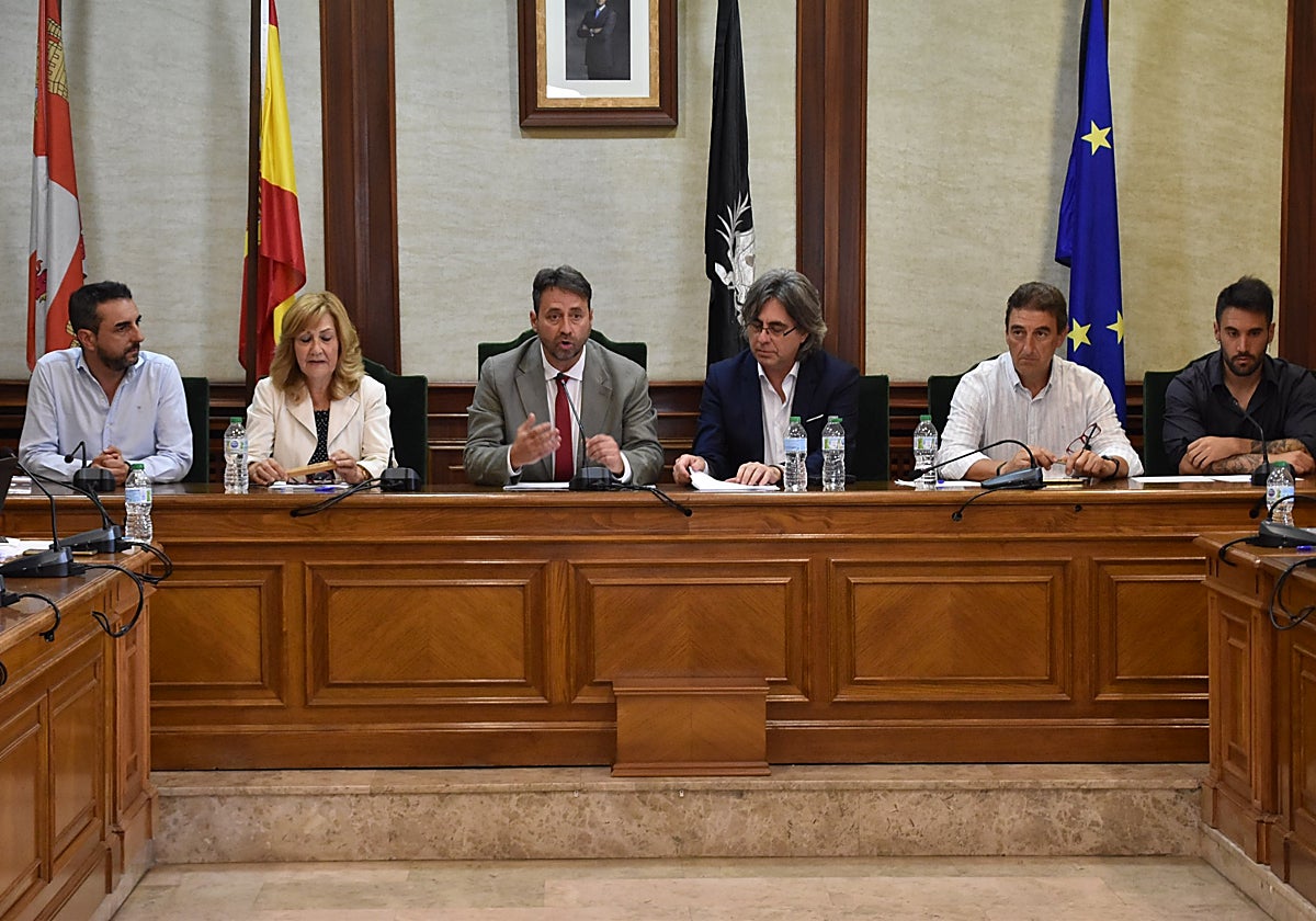 Imagen del nuevo alcalde, Antonio Cámara, tras ser elegido el pasado 5 de agosto una vez consumada la moción de censura contra PP y Vox.