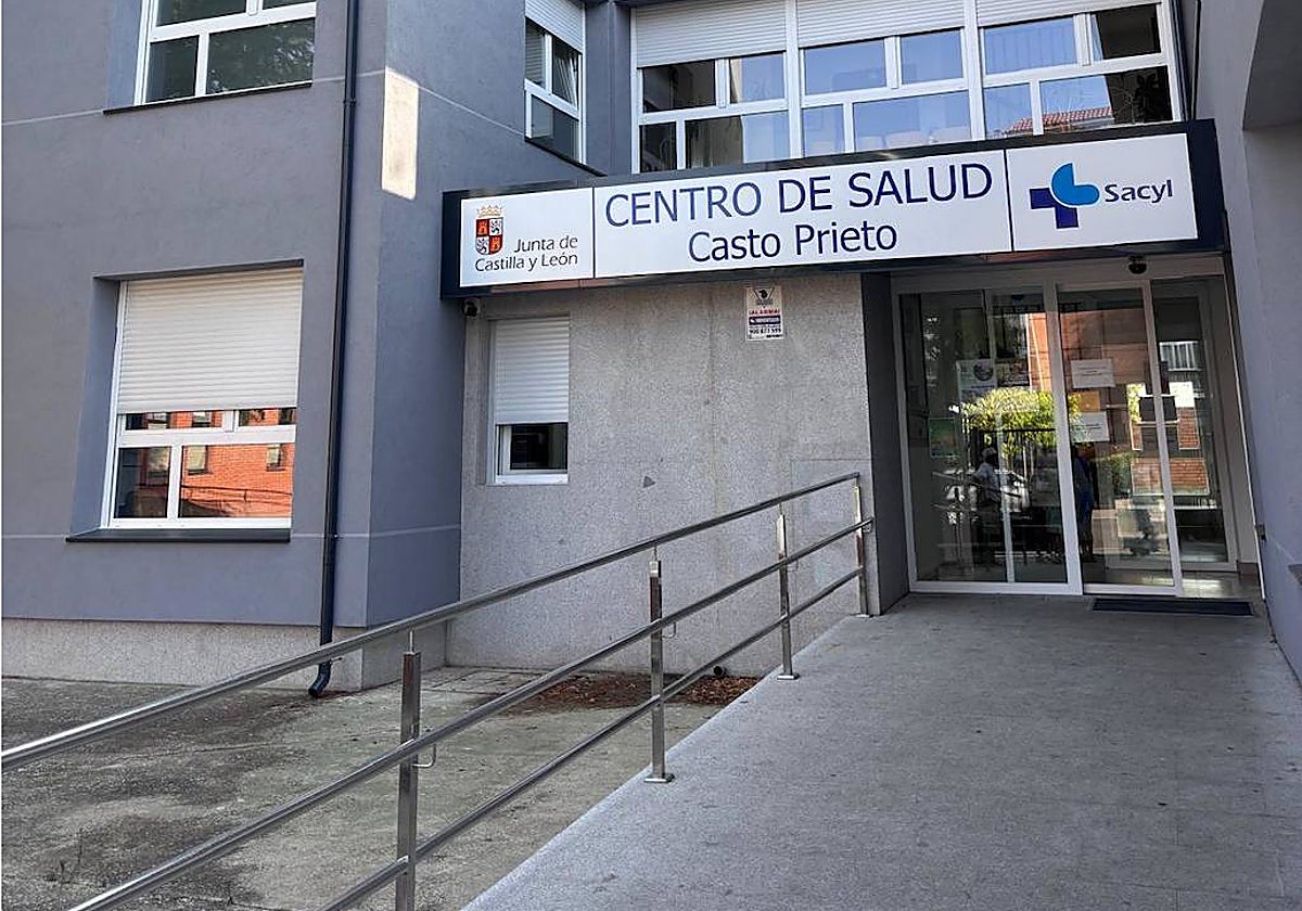 Entrada del centro de salud Casto Prieto.