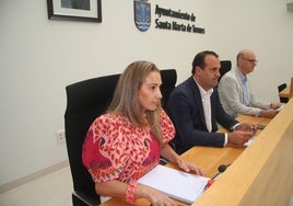 Marta Labrador, David Mingo y Jesús Hernández en la sesión plenaria de Santa Marta de Tormes.