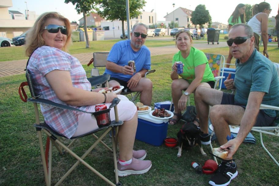 Villamayor de Armuña disfruta de las fiestas de verano con el río Tormes y la merienda de peñas