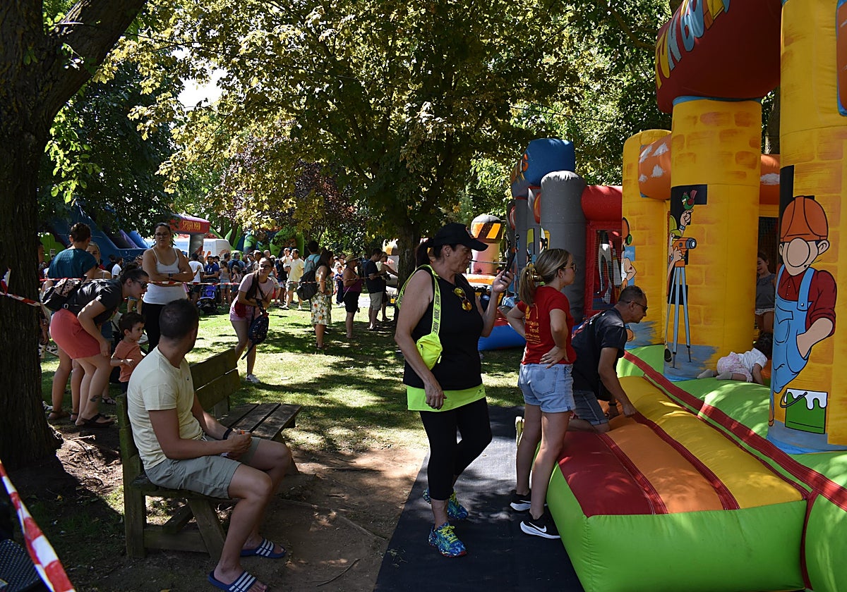 Los más pequeños marcan el ritmo festivo en Carbajosa de la Sagrada
