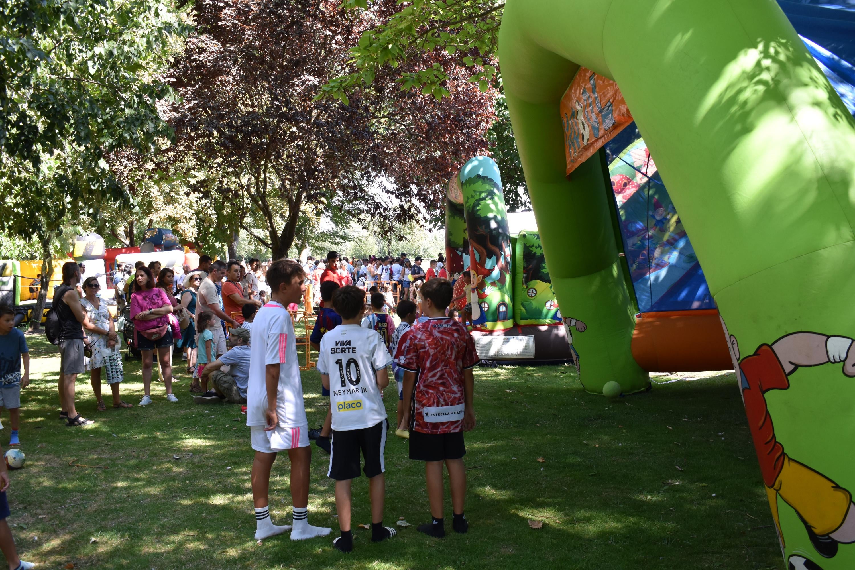 Los más pequeños marcan el ritmo festivo en Carbajosa de la Sagrada