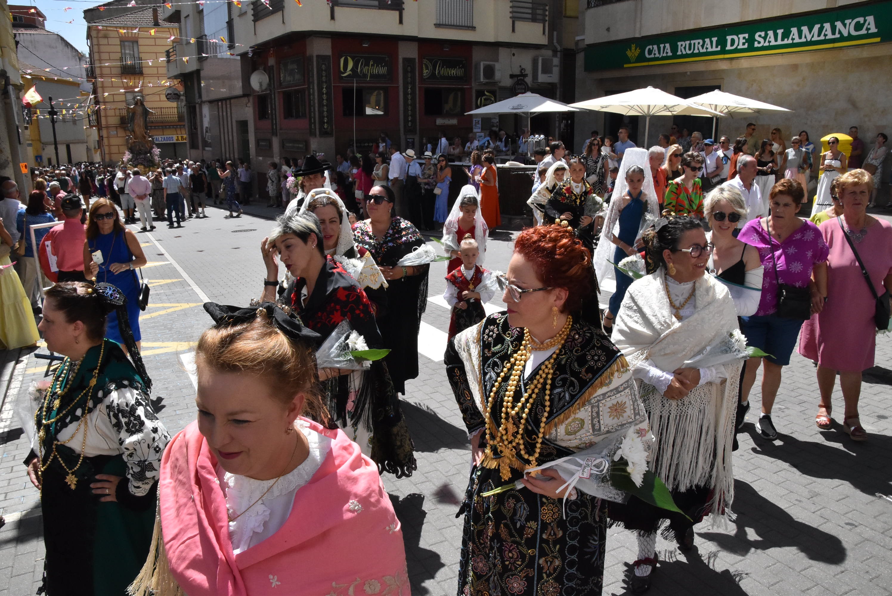 Guijuelo renueva su devoción con la Virgen de la Asunción en el día grande de sus fiestas