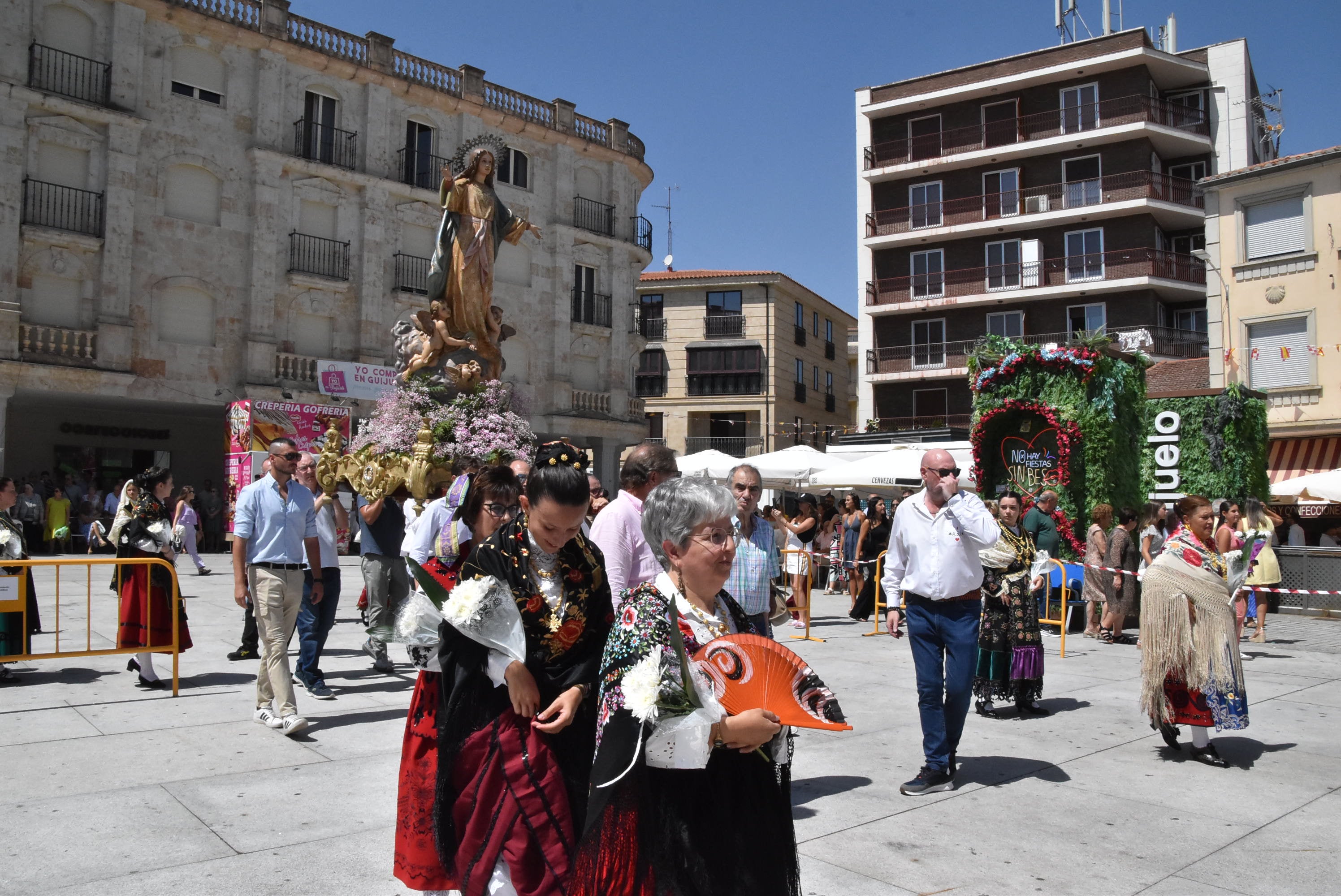 Guijuelo renueva su devoción con la Virgen de la Asunción en el día grande de sus fiestas
