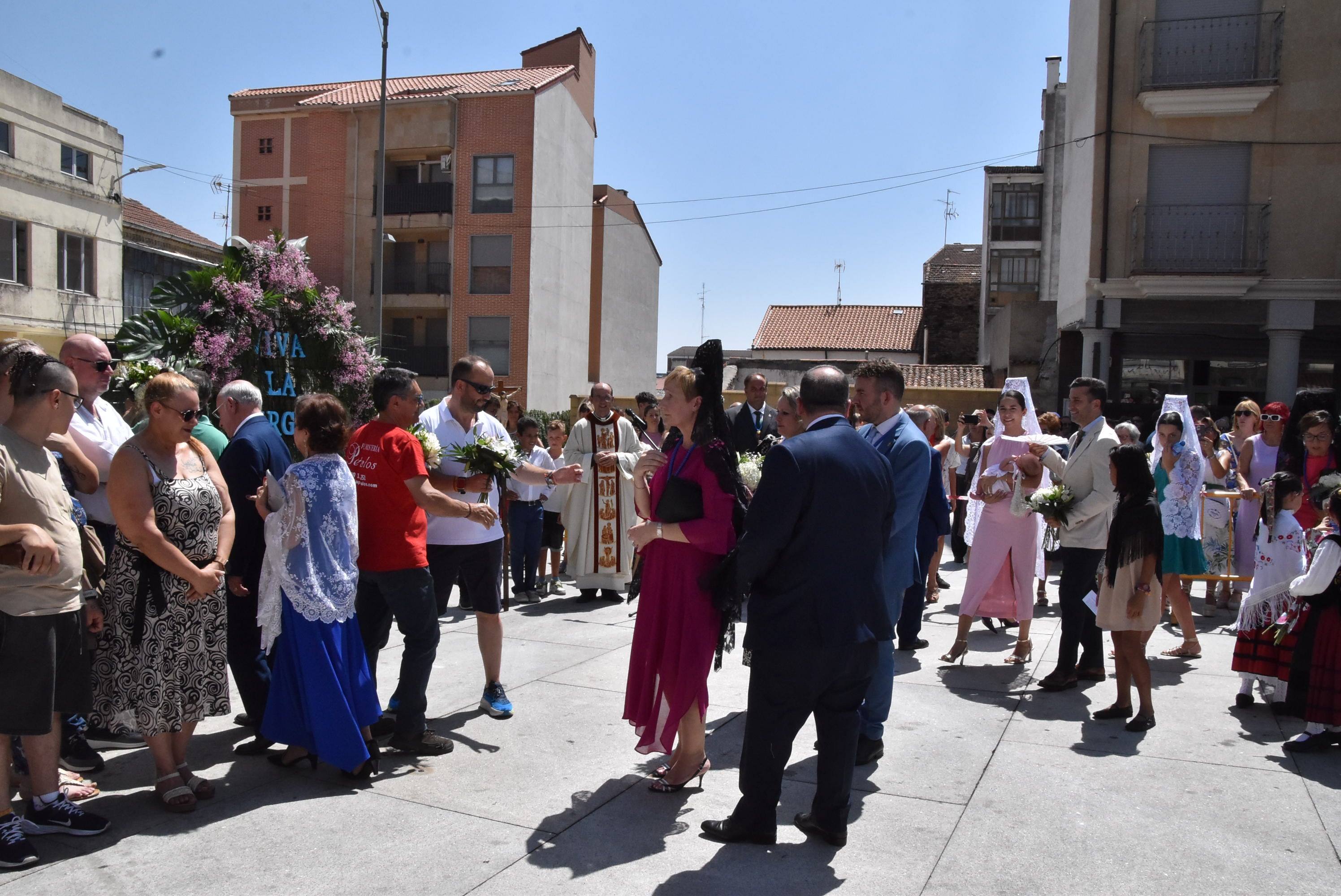 Guijuelo renueva su devoción con la Virgen de la Asunción en el día grande de sus fiestas