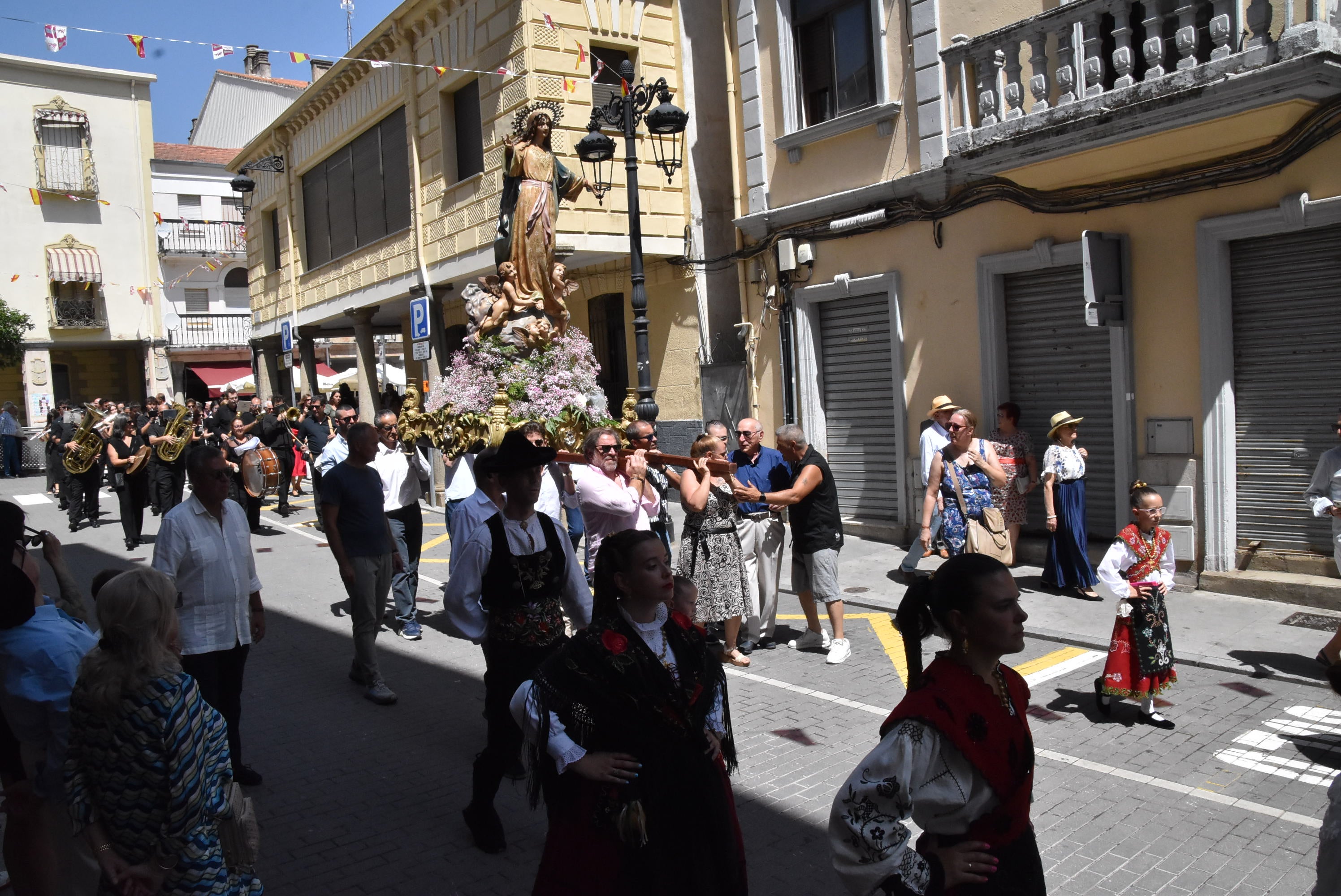 Guijuelo renueva su devoción con la Virgen de la Asunción en el día grande de sus fiestas