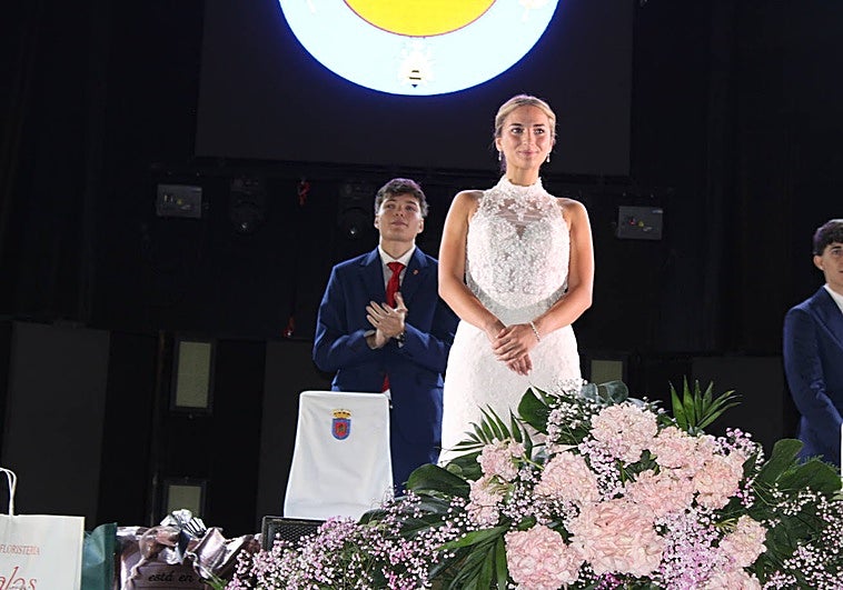 Estela Gómez tras proclamarse reina de las fiestas 2025