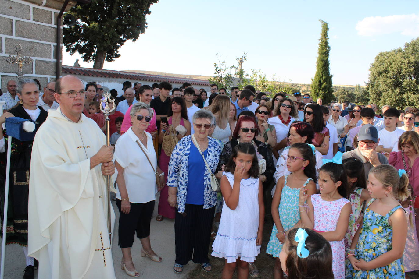 Gallegos de Solmirón acompaña a la Virgen de Gracia Carrero en su regreso a la ermita