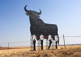 Una pintada vandálica en el toro de Osborne.