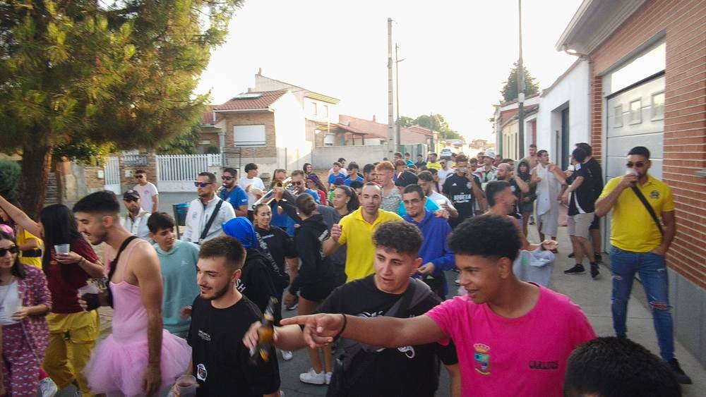 Grandes dosis de animación juvenil por las calles de Babilafuente