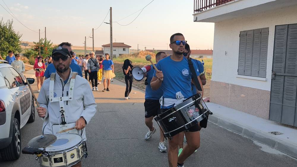 Grandes dosis de animación juvenil por las calles de Babilafuente