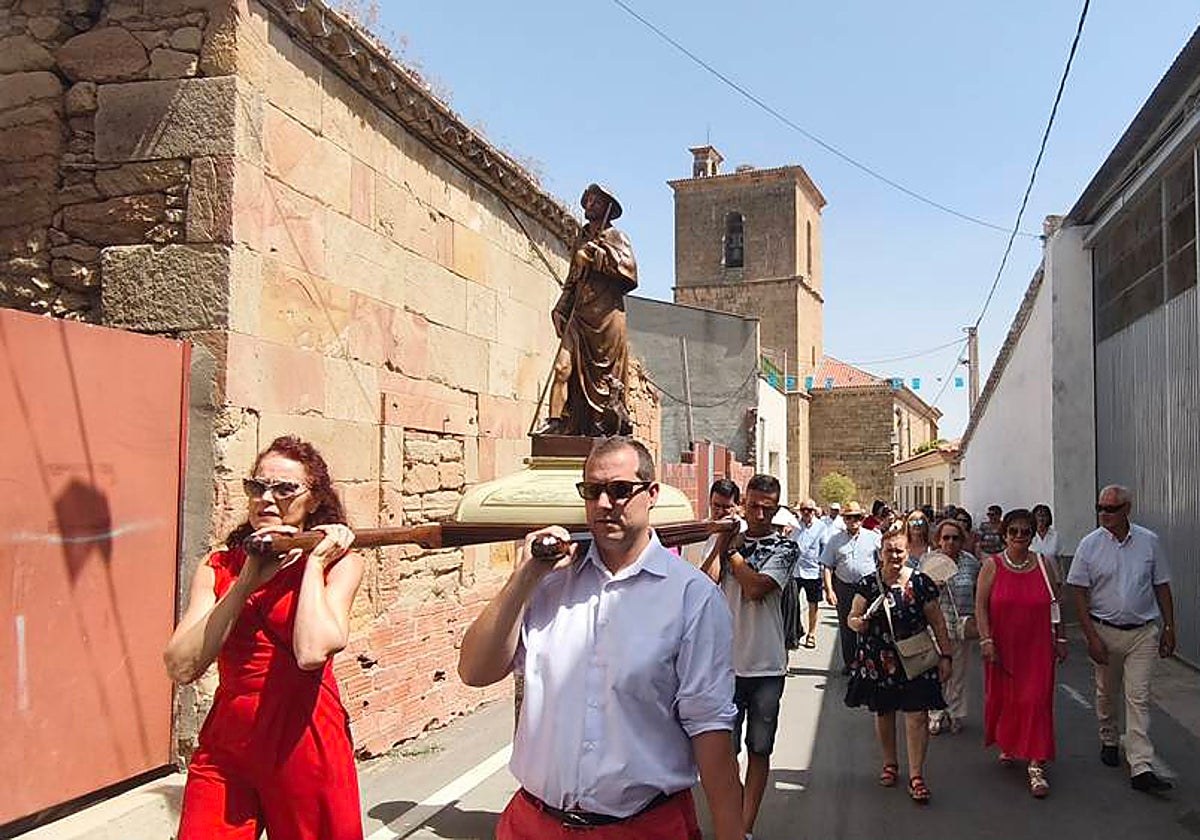 Procesión con San Roque en Cantalpino