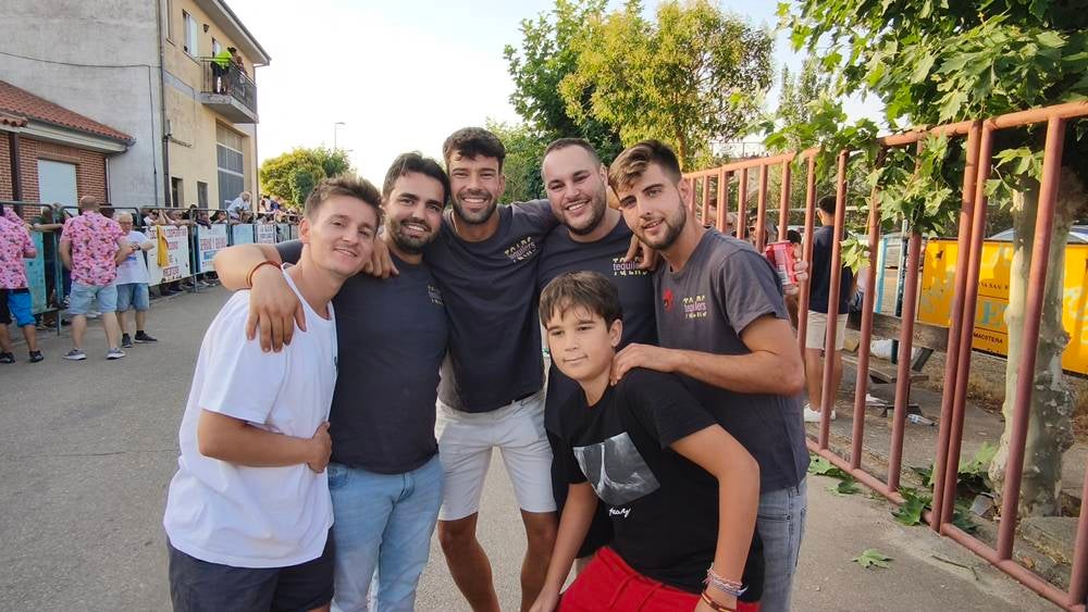 Primer encierro tradicional por las calles de Macotera